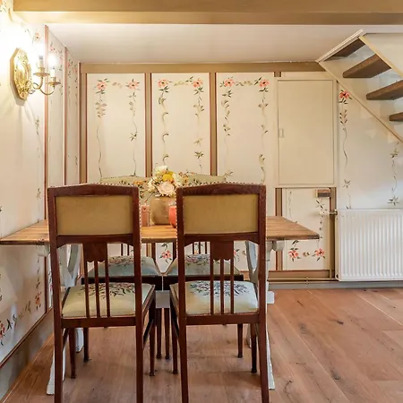 Alkoven Apartment *
